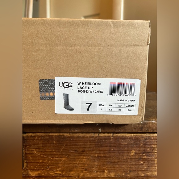NEW🌟 HEIRLOOM LACE UP UGG BOOTS - Picture 7 of 9